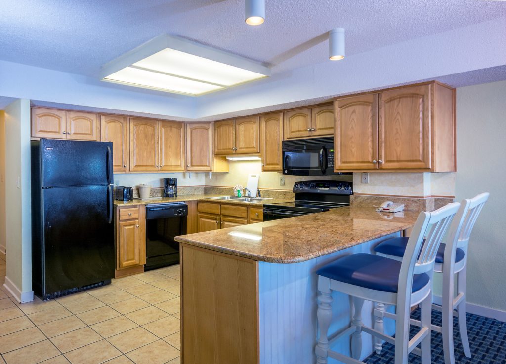 compass_cove_pinnacle_oceanfront_2br_penthouse_kitchen