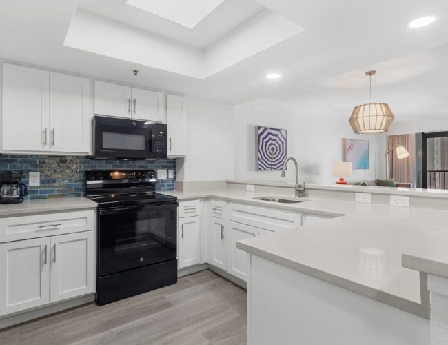 compass-cove-3-bedroom-ocean-view-deluxe-unit-724-kitchen-1