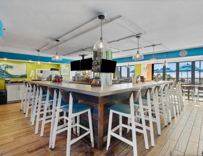 The Crows Nest Restaurant - Indoor Bar & Dining Area