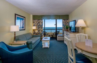 Compass Cove Pinnacle Oceanfront King Suite Living Room