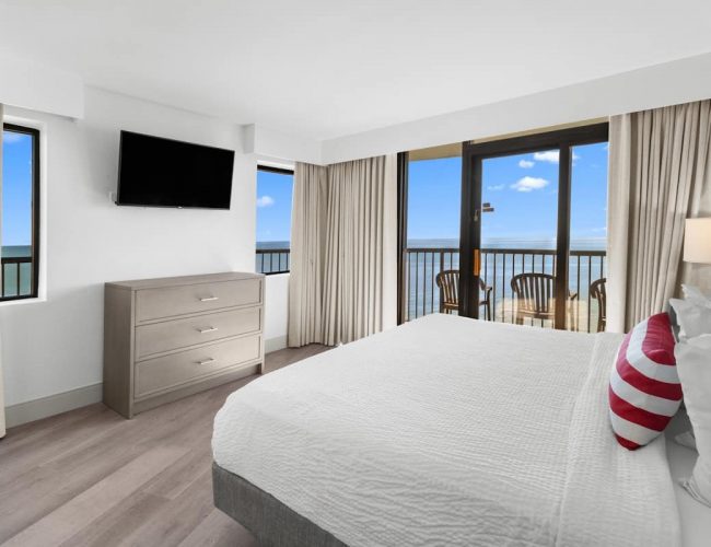 Mariner Building - Oceanfront Deluxe 2 Bedroom Condo - Master Bedroom
