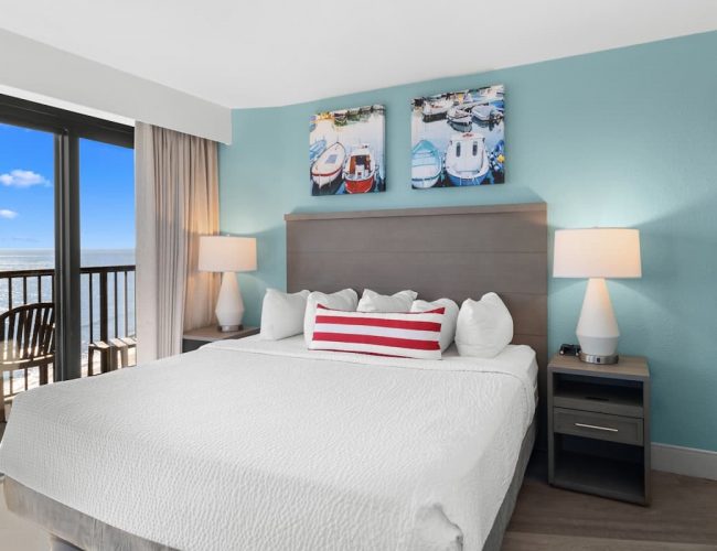 Mariner Building - Oceanfront Deluxe 2 Bedroom Condo - Master Bedroom